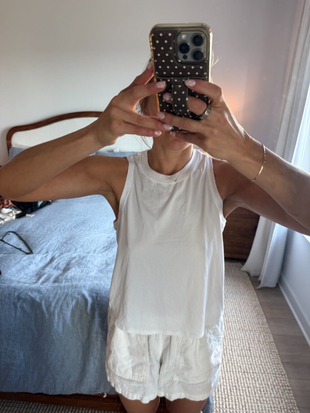 Vuori White Muscle Tank – Women's